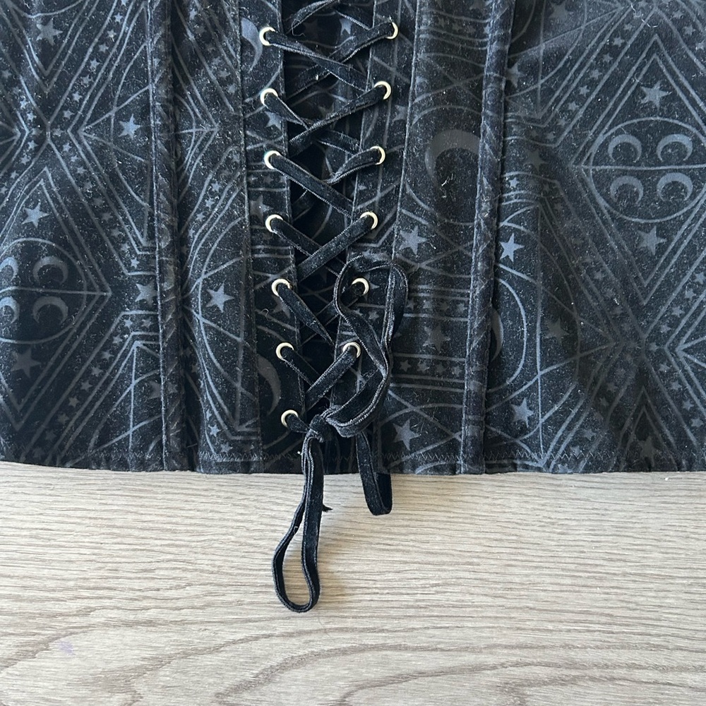 Goth Solar Corset w/ Lace Detail - Picture 3 of 5